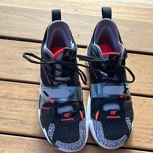 Nike Jordan Why Not Zer0.3 Mens Basketball Shoes CD3003-006 Size 10.5 Black Neon